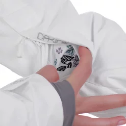 Dakine Womens Skye Jacket Ski- / Snowboard Jacket White 11 Dakine Womens Skye Jacket Ski- / Snowboard Jacket White -Dakine Store DAKINE SKYE WHITE Shoot 3 9522 1280x1280